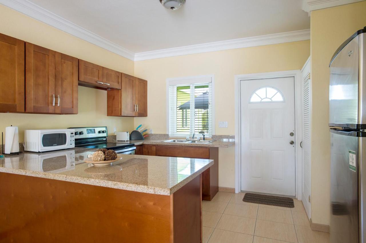 Sir Charles Guest House Palmetto Point Εξωτερικό φωτογραφία