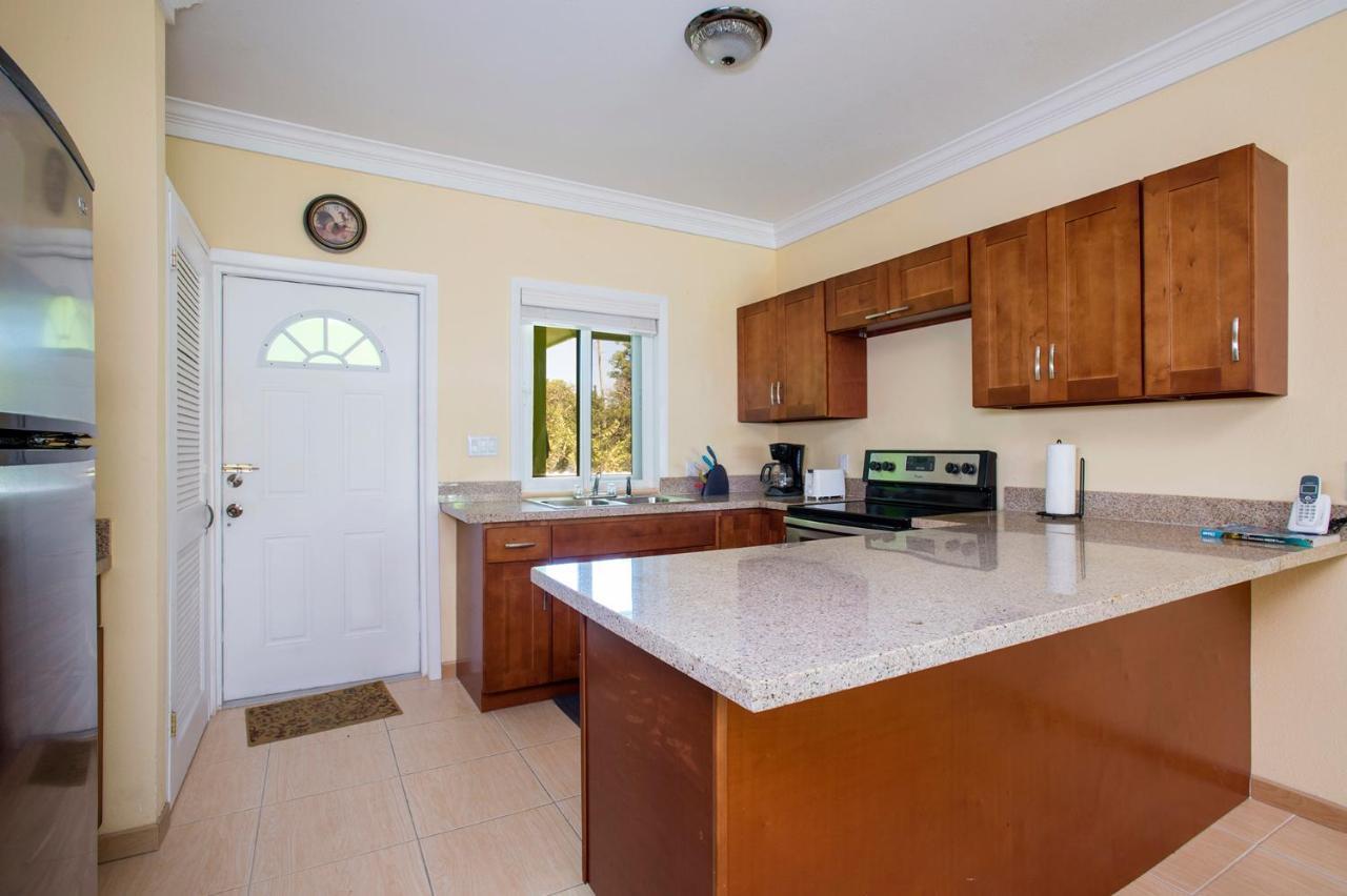 Sir Charles Guest House Palmetto Point Εξωτερικό φωτογραφία